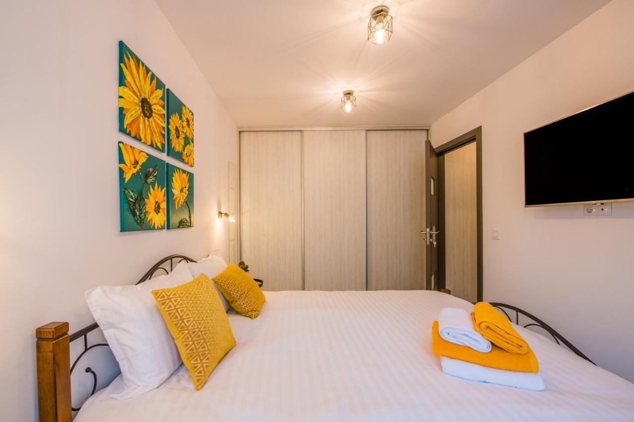 Kitty Sunflower Apartment Алба-Юлия Экстерьер фото