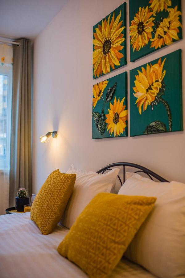 Kitty Sunflower Apartment Алба-Юлия Экстерьер фото